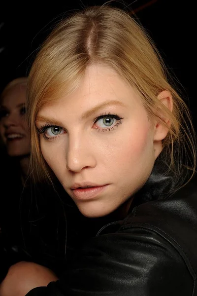 Look 8